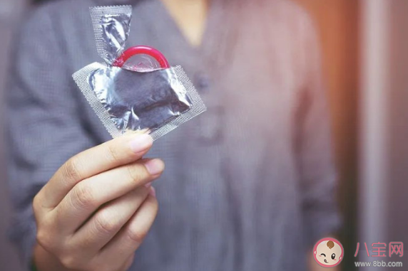 如何让孩子正确认识性 妈妈在初三儿子书包发现拆封避孕套